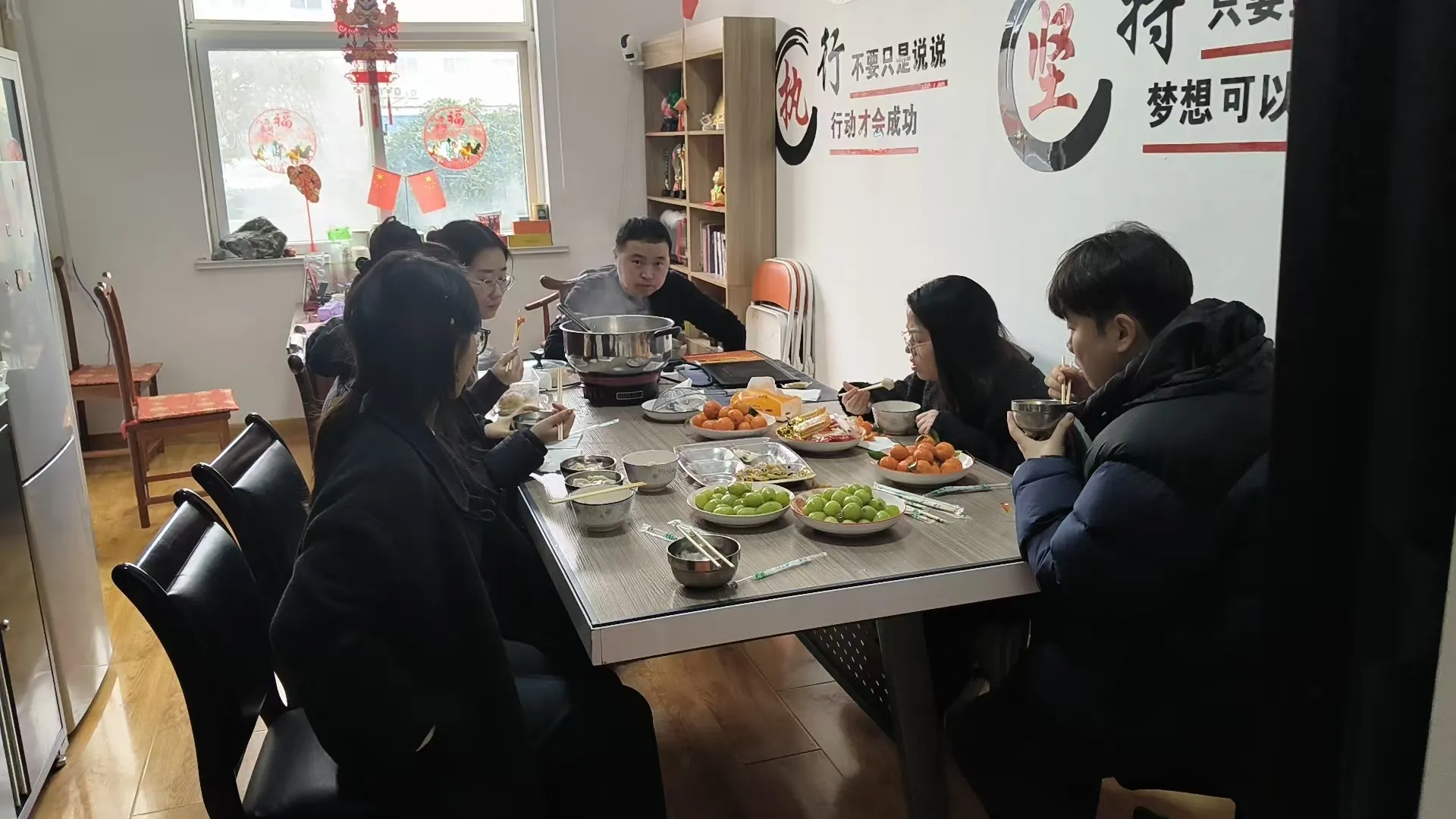 A Haozhifeng Társaság Lámpás Fesztivál ünnepe